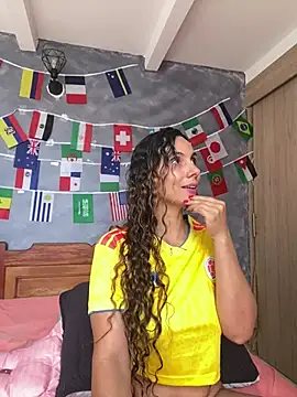 Snapshot of MafeeRoss chatting on June 27, 2026, 5:40 pm MafeeRoss online show from June 27, 2026, 5:40 pm