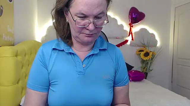 HolyMilfa online show from March 7, 2025, 10:45 am