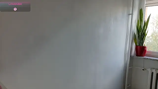 kotekxx000 online show from September 9, 2025, 12:48 pm