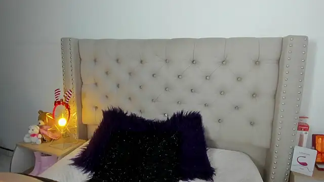 AngeleRoux online show from December 30, 2024, 1:15 am