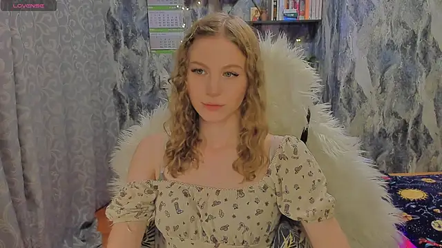 JuxxxsyBunx online show from September 29, 2025, 4:56 pm