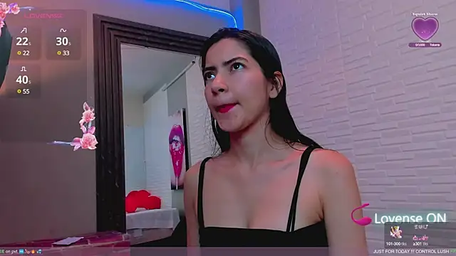 sweetieandjuicyy online show from February 21, 2025, 2:27 pm