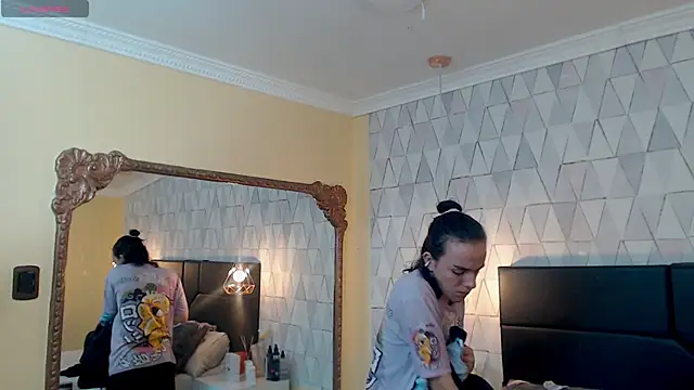 JustinePerry online show from February 21, 2025, 3:56 am