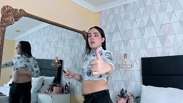 JustinePerry online show from April 12, 2026, 3:44 am