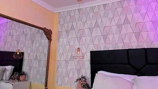 JustinePerry online show from April 20, 2026, 4:04 am