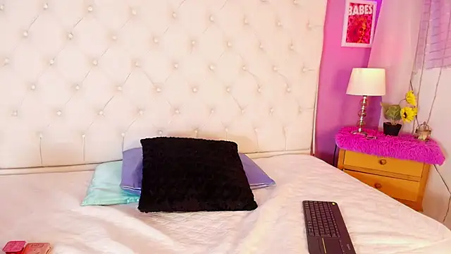 Trixiroy online show from February 8, 2025, 7:38 pm