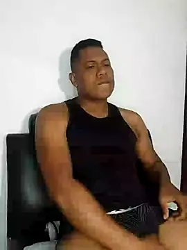 Snapshot of latinblack01 chatting on January 29, 2025, 2:10 pm latinblack01 online show from January 29, 2025, 2:10 pm