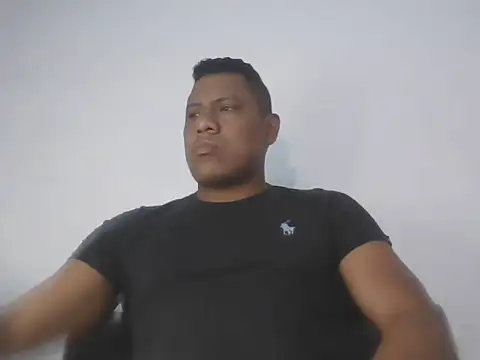 Snapshot of latinblack01 chatting on October 6, 2025, 2:03 pm latinblack01 online show from October 6, 2025, 2:03 pm