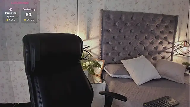 LanaJones  online show from July 8, 2026, 1:37 pm