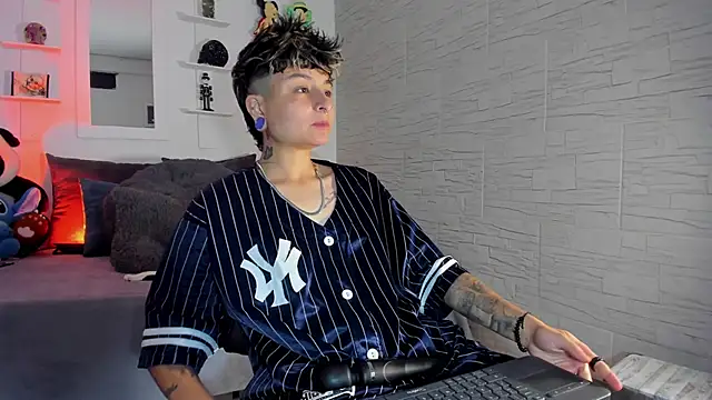 ZuryRamirez  online show from October 22, 2025, 9:14 pm