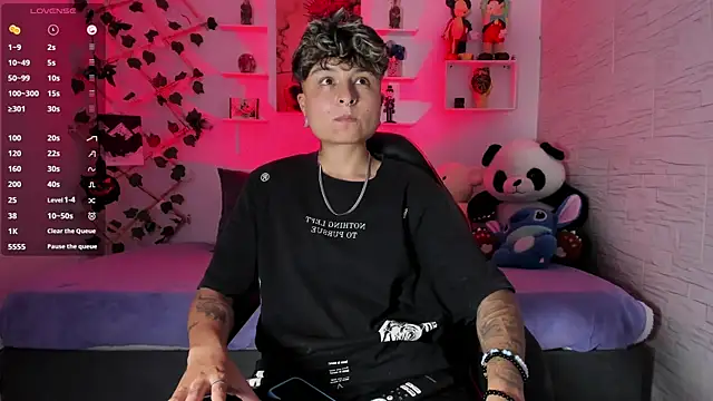 ZuryRamirez  online show from November 7, 2025, 11:27 pm