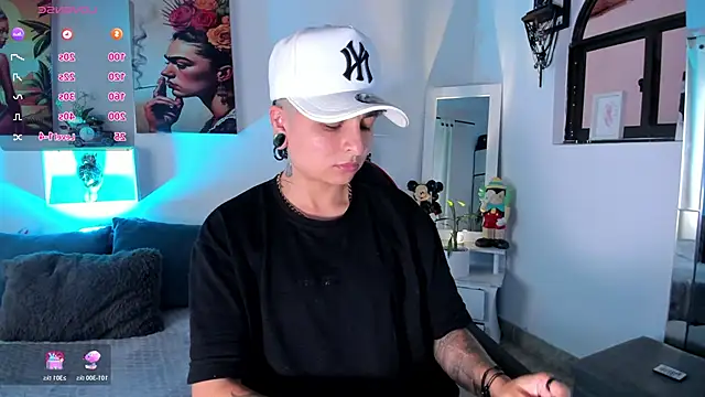 ZuryRamirez  online show from December 5, 2025, 6:48 pm