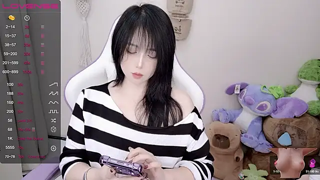 Snapshot of Vaness-a chatting on January 20, 2025, 5:48 pm Vaness-a online show from January 20, 2025, 5:48 pm