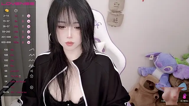 Snapshot of Vaness-a chatting on February 21, 2025, 10:37 pm Vaness-a online show from February 21, 2025, 10:37 pm