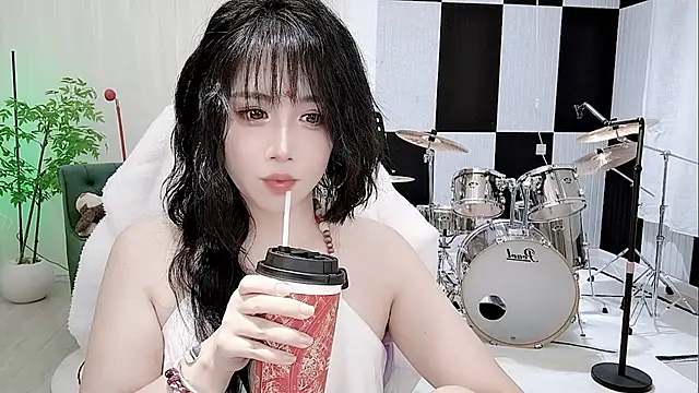 Snapshot of Vaness-a chatting on October 6, 2025, 5:54 pm Vaness-a online show from October 6, 2025, 5:54 pm