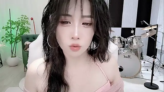 Snapshot of Vaness-a chatting on October 7, 2025, 5:21 pm Vaness-a online show from October 7, 2025, 5:21 pm