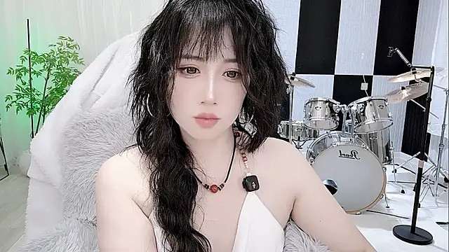 Snapshot of Vaness-a chatting on October 13, 2025, 3:23 pm Vaness-a online show from October 13, 2025, 3:23 pm