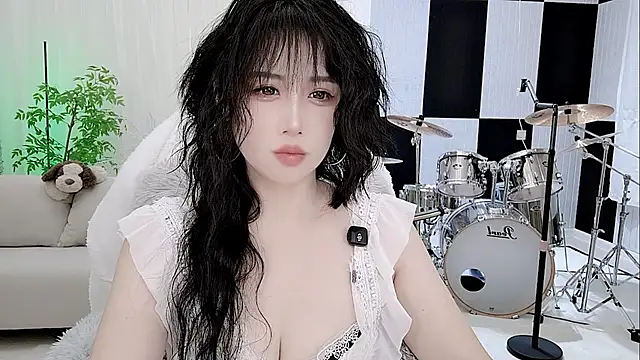 Snapshot of Vaness-a chatting on October 16, 2025, 7:59 pm Vaness-a online show from October 16, 2025, 7:59 pm