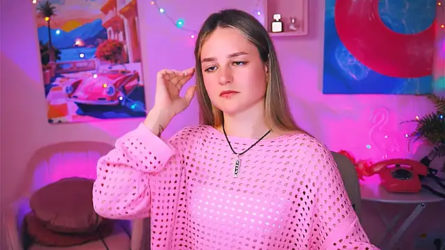 DeboraLarson online show from December 12, 2024, 10:02 am