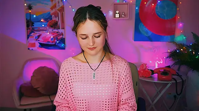 DeboraLarson online show from December 15, 2024, 7:53 pm