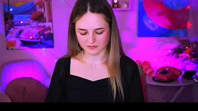 DeboraLarson online show from January 12, 2025, 7:11 am