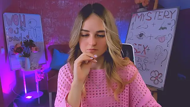 DeboraLarson online show from February 21, 2025, 8:18 am