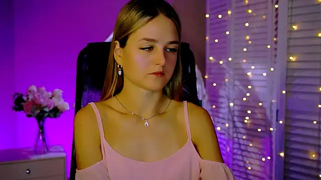 DeboraLarson online show from November 18, 2025, 3:34 am