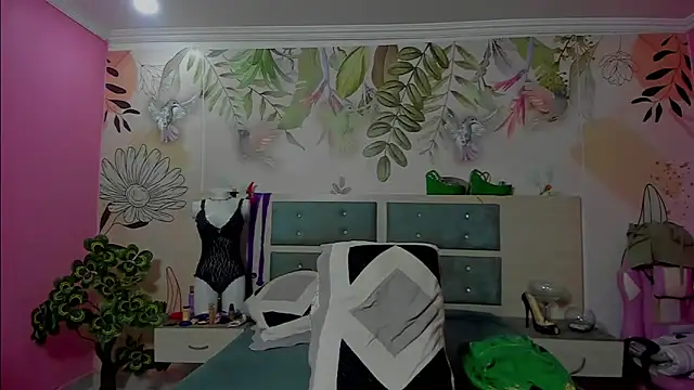 bigblackhotx1 online show from February 4, 2026, 1:17 pm