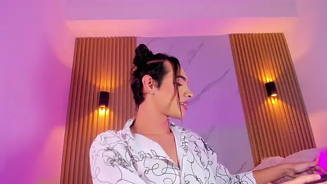 Snapshot of miss_Ari chatting on March 18, 2025, 11:42 pm miss Ari online show from March 18, 2025, 11:42 pm