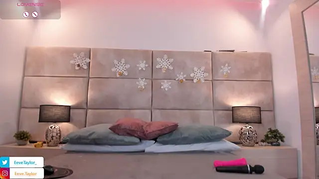 Eevee Taylor online show from December 23, 2025, 3:04 am