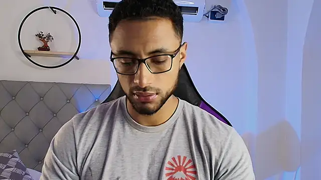 LiamGarcia1 online show from January 16, 2025, 12:20 pm