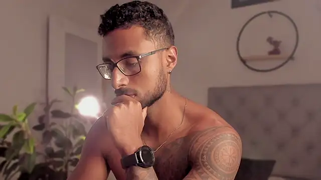 LiamGarcia1 online show from January 30, 2025, 4:02 pm