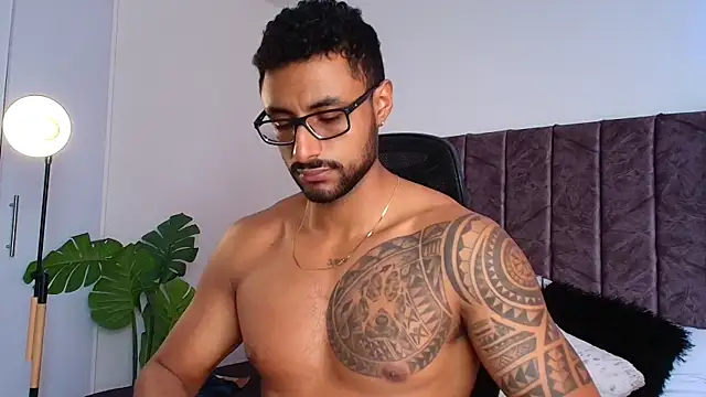 LiamGarcia1 online show from November 17, 2025, 4:35 pm