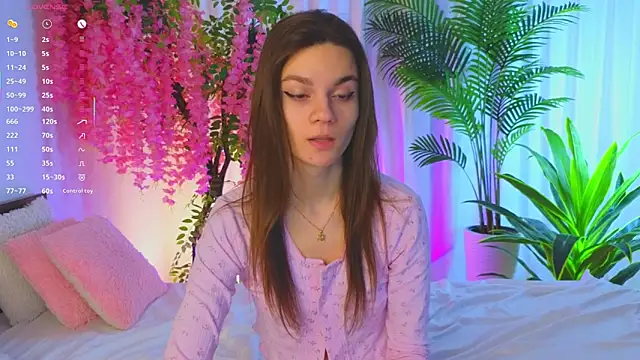 EvaHair online show from April 5, 2026, 7:33 pm