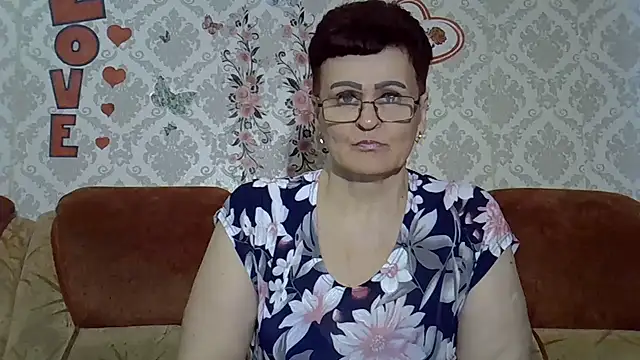 PaulaGolden online show from June 3, 2026, 6:02 pm