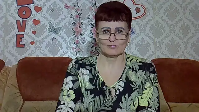 Snapshot of PaulaGolden chatting on June 19, 2026, 6:56 pm PaulaGolden online show from June 19, 2026, 6:56 pm