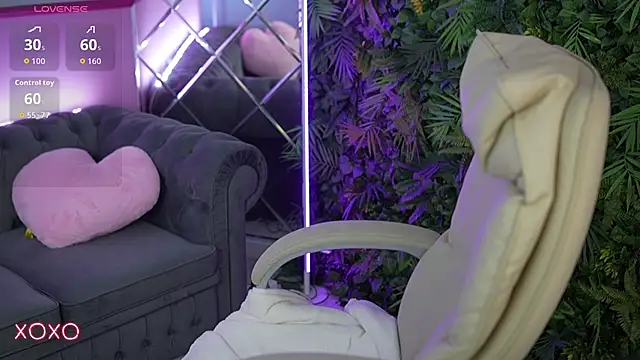 YourLolaBunny online show from June 1, 2026, 6:26 am