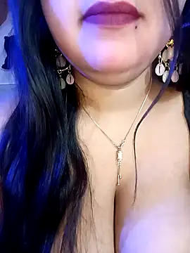 Suhanakhan00 online show from December 5, 2024, 7:28 pm