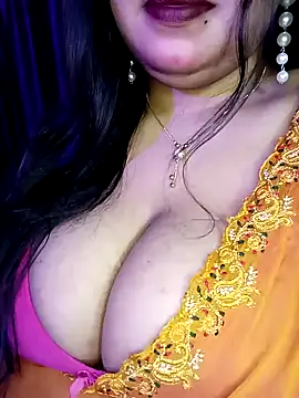 Suhanakhan00 online show from February 22, 2025, 7:47 pm