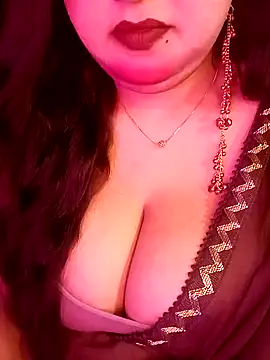 Suhanakhan00 online show from April 12, 2026, 6:57 pm