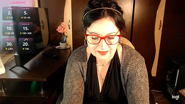 Snapshot of exymilf_ chatting on November 30, 2025, 11:25 am exymilf online show from November 30, 2025, 11:25 am