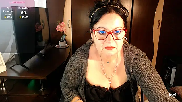 Snapshot of exymilf_ chatting on December 2, 2025, 11:37 am exymilf online show from December 2, 2025, 11:37 am