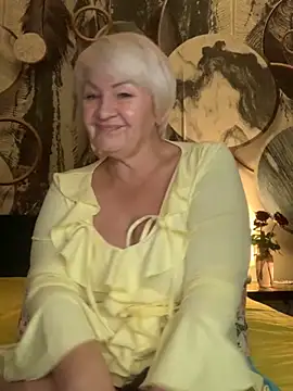 Laura Millf online show from November 21, 2025, 4:38 pm