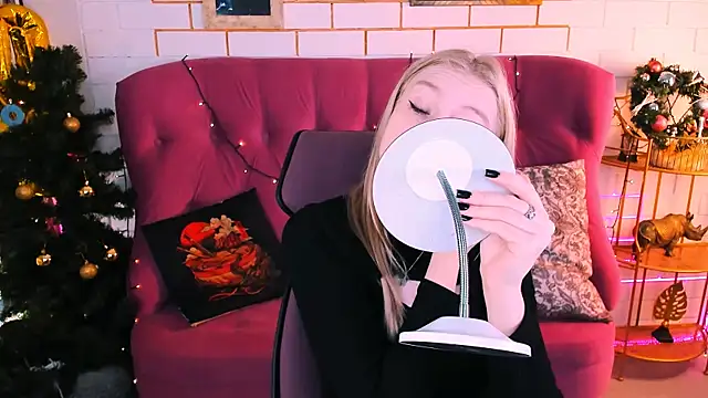 GraceGlamour online show from December 18, 2025, 5:13 am