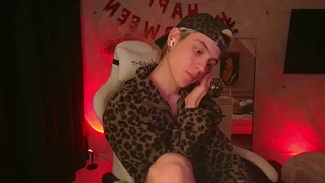 Snapshot of etieeis chatting on October 28, 2025, 4:20 pm etieeis online show from October 28, 2025, 4:20 pm