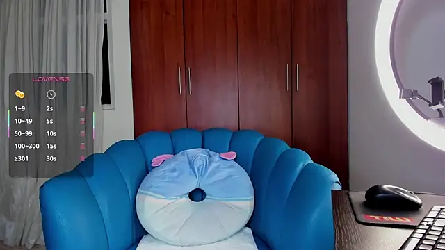 Julie Markk online show from September 13, 2025, 8:19 pm