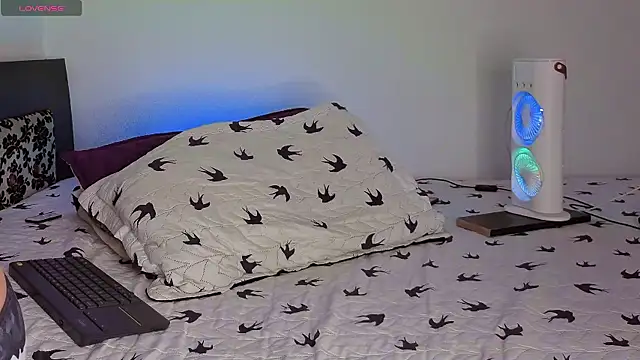 KALE 19 online show from November 5, 2025, 1:49 am