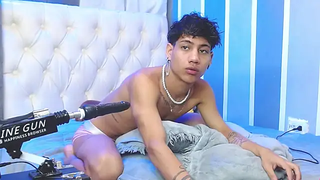 Snapshot of Sexys_Boys_Hot1 chatting on December 17, 2024, 5:18 am Sexys Boys Hot1 online show from December 17, 2024, 5:18 am