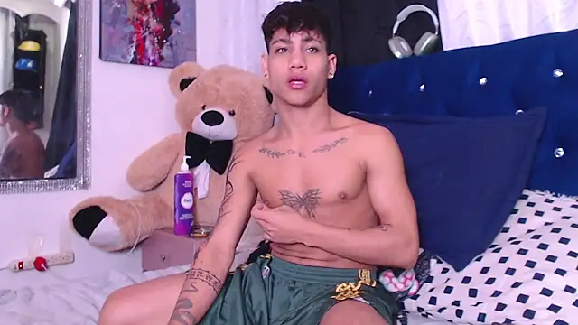 Snapshot of Sexys_Boys_Hot1 chatting on October 1, 2025, 5:13 am Sexys Boys Hot1 online show from October 1, 2025, 5:13 am