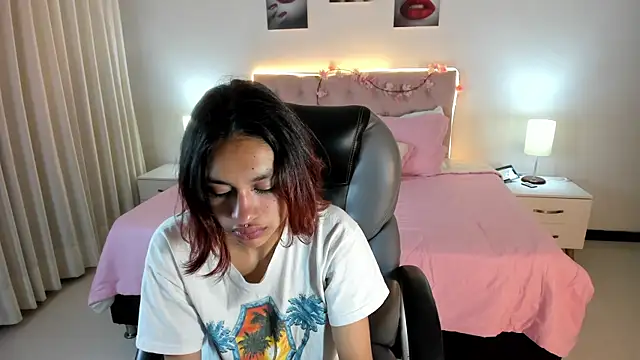 Snapshot of Kat_cute_ chatting on September 24, 2025, 1:53 am Kat cute online show from September 24, 2025, 1:53 am